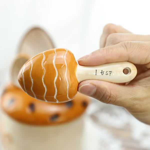Sizikato 4pcs Porcelain Measuring Spoons with Base, Cartoon Mushroom House Shape