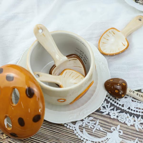 Sizikato 4pcs Porcelain Measuring Spoons with Base, Cartoon Mushroom House Shape