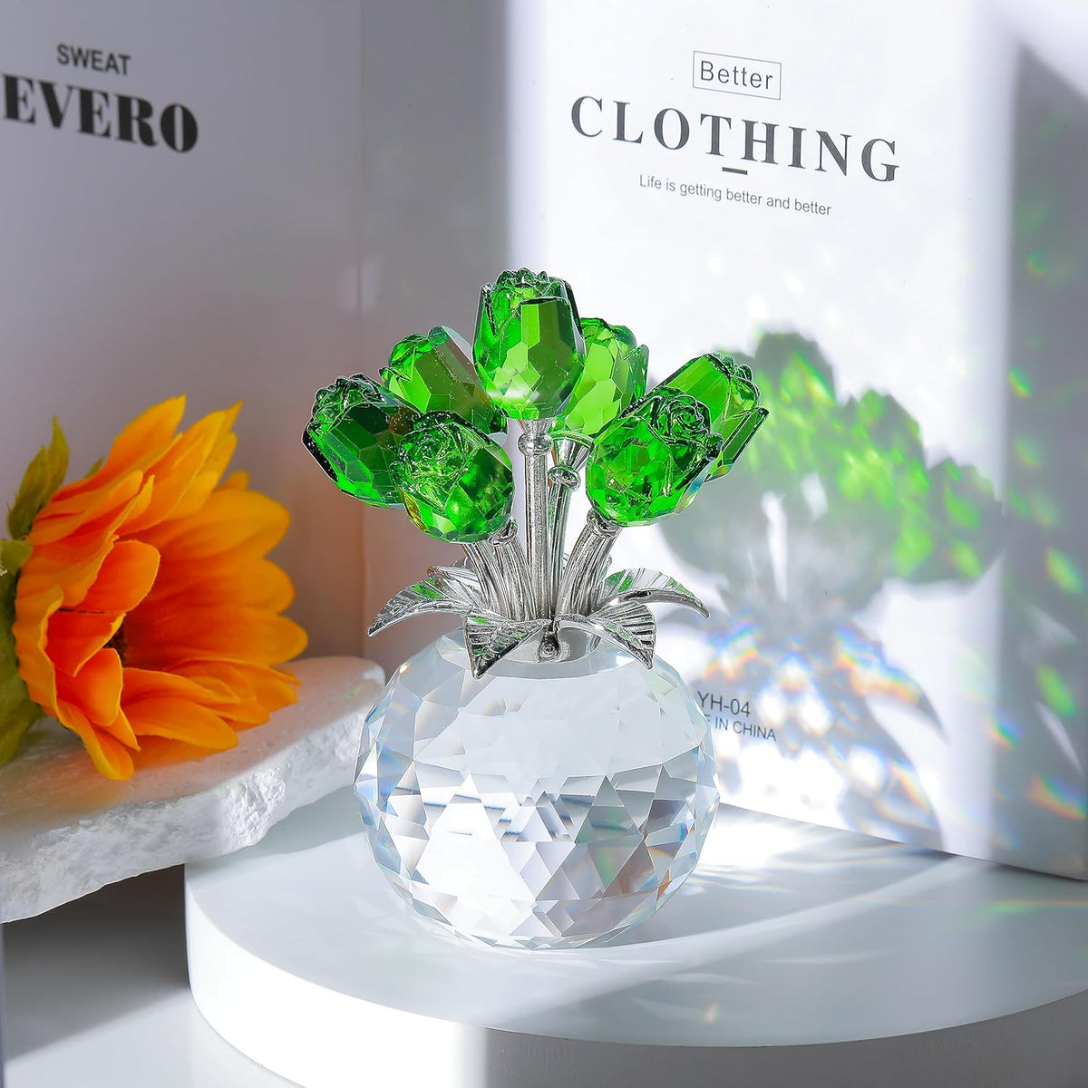 Green colorful faceted rose bouquet decoration