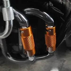 🧗 LockClimb™ Auto-Locking Carabiner – Lightweight Heavy-Duty Clip for Climbing & Outdoor Adventures
